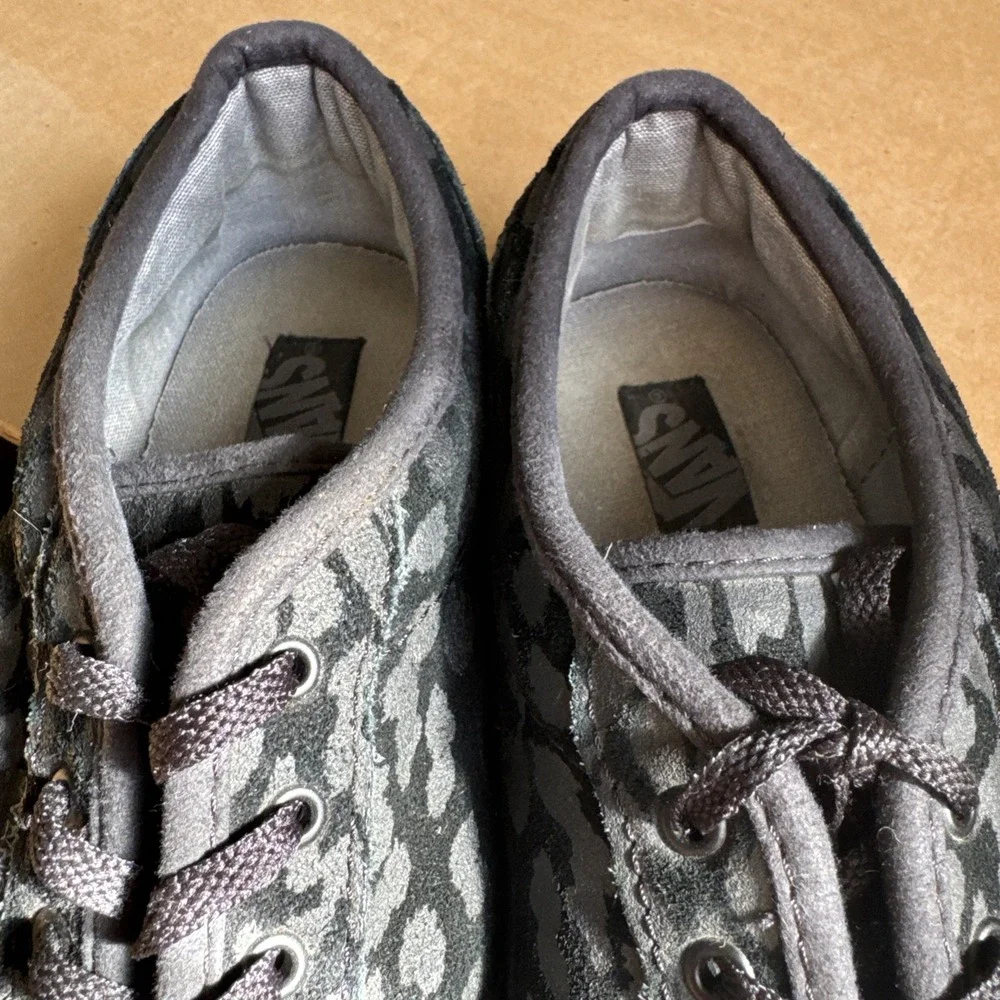 Vans Suede Leather Skateboard Sneakers Shoes Womens 9 Low Top Black Animal Print